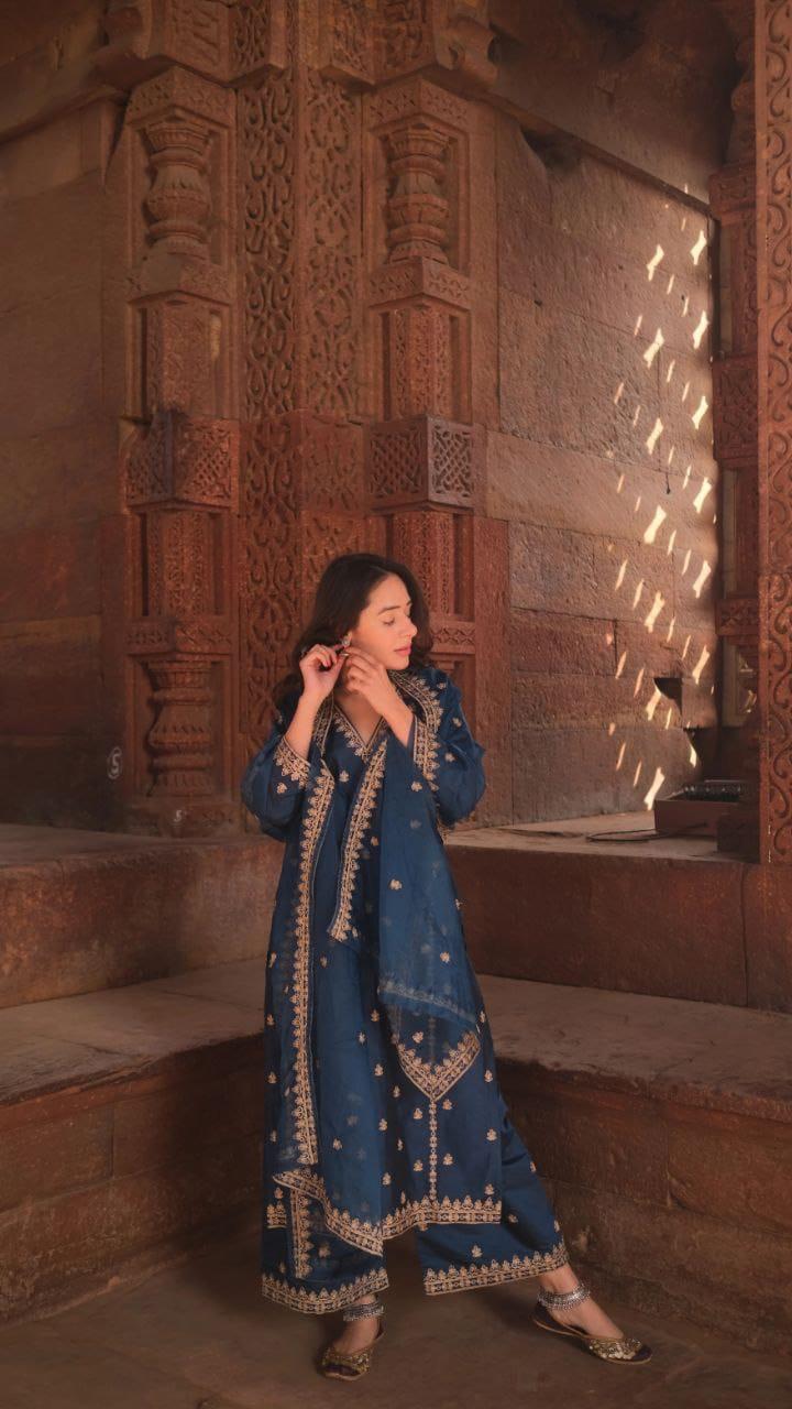 Chanderi Silk Kurta Set with Embroidery & Organza Dupatta