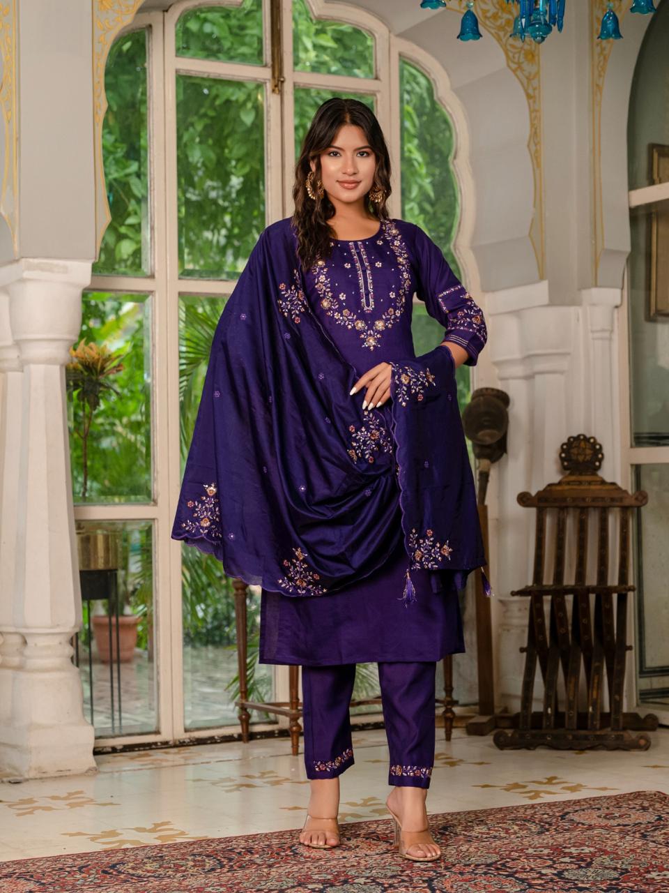 Elegant Embroidered Kurti Pant with Dupatta Set