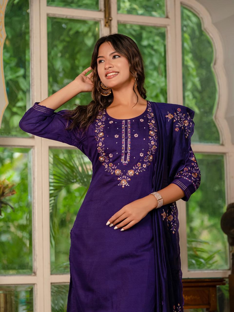 Elegant Embroidered Kurti Pant with Dupatta Set