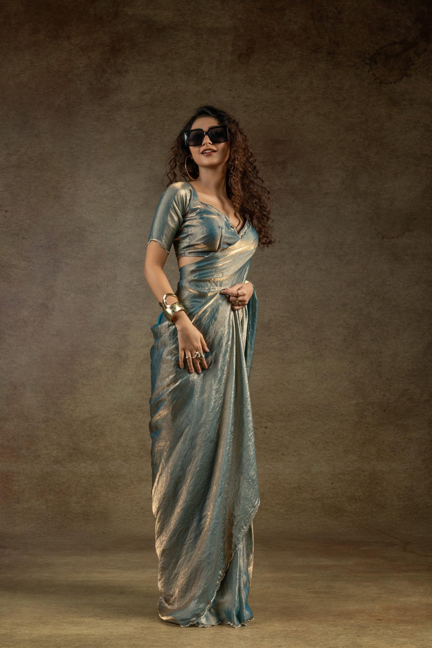Elegant Embroidered Saree Set for Festive and Wedding Look