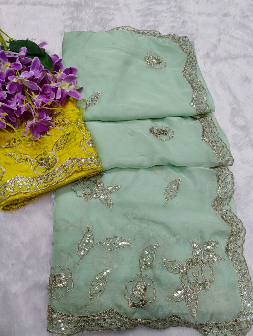 Elegant Organza Saree with Zari and Sequin Detailing