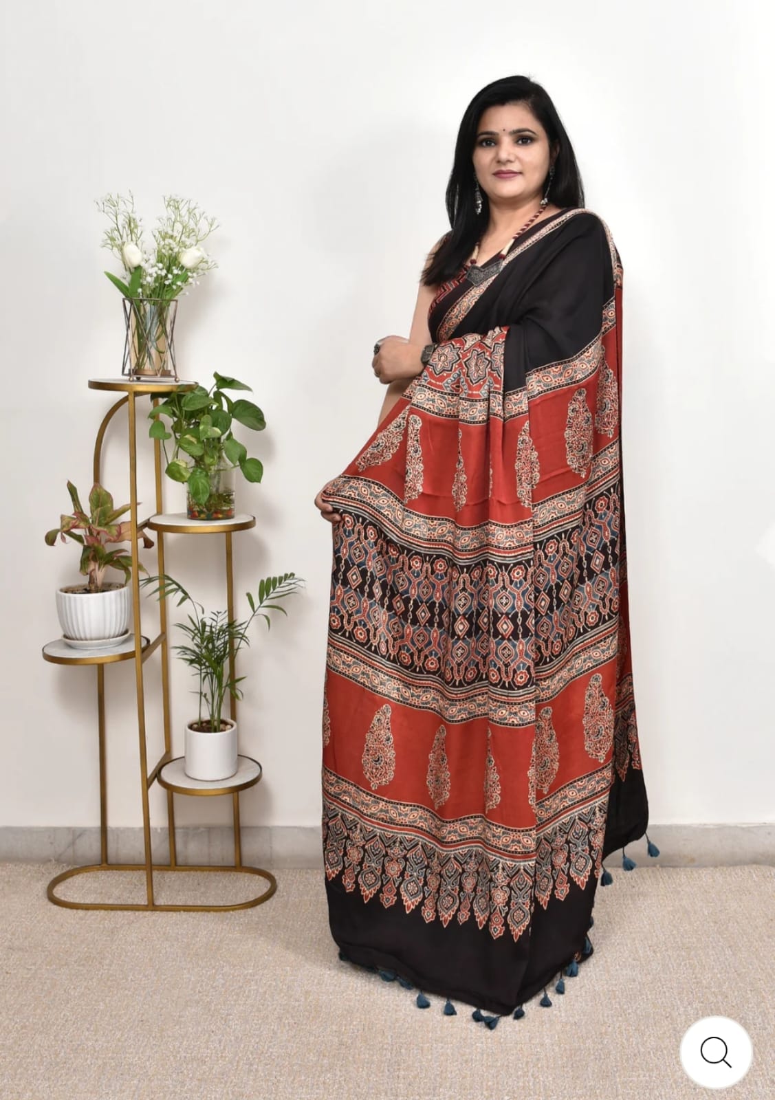 Elegant Printed Saree with Tassel Detailing for Parties