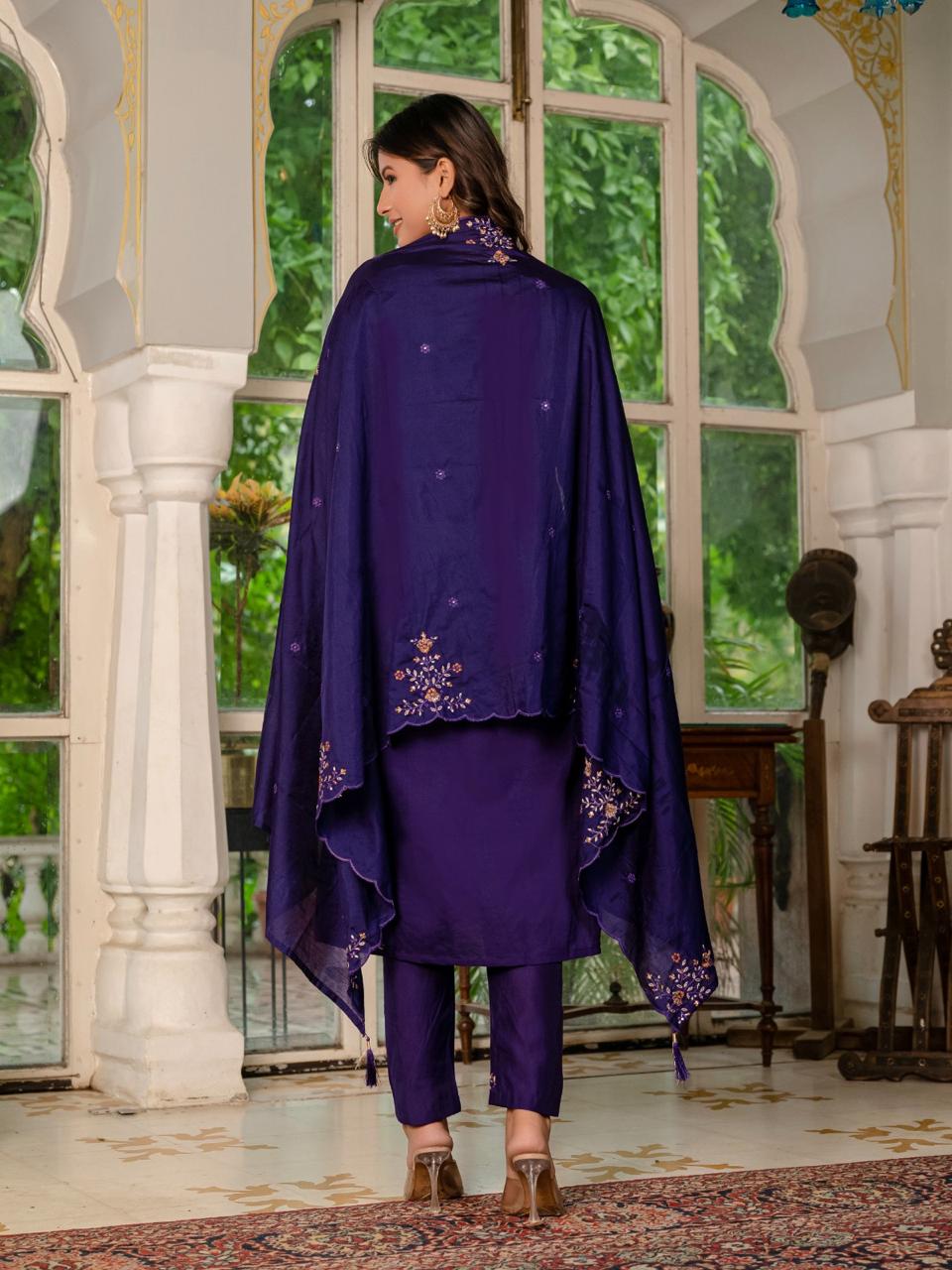 Elegant Embroidered Kurti Pant with Dupatta Set
