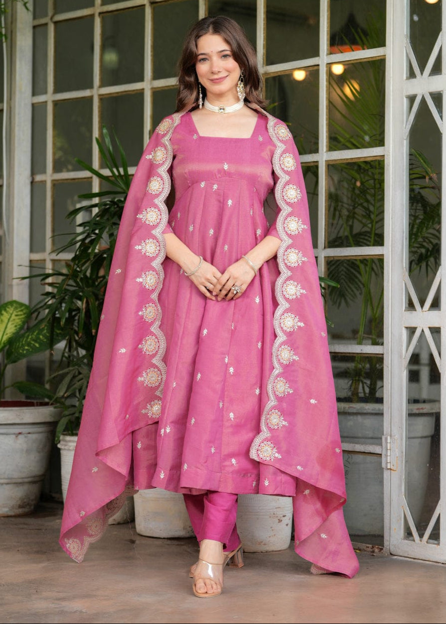 Graceful Anarkali Set with Embroidered Dupatta Detail