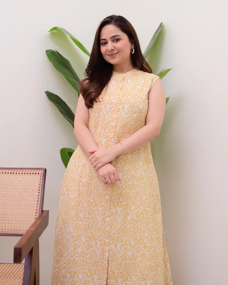 Printed Sleeveless Kurti with Embroidery for All Occasions