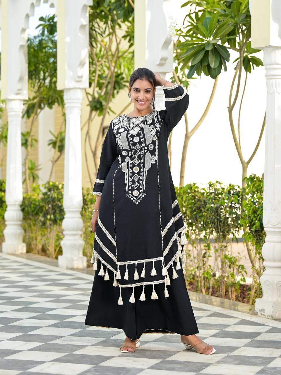 Stylish Ethnic Set for Festivals, Weddings & Special Events