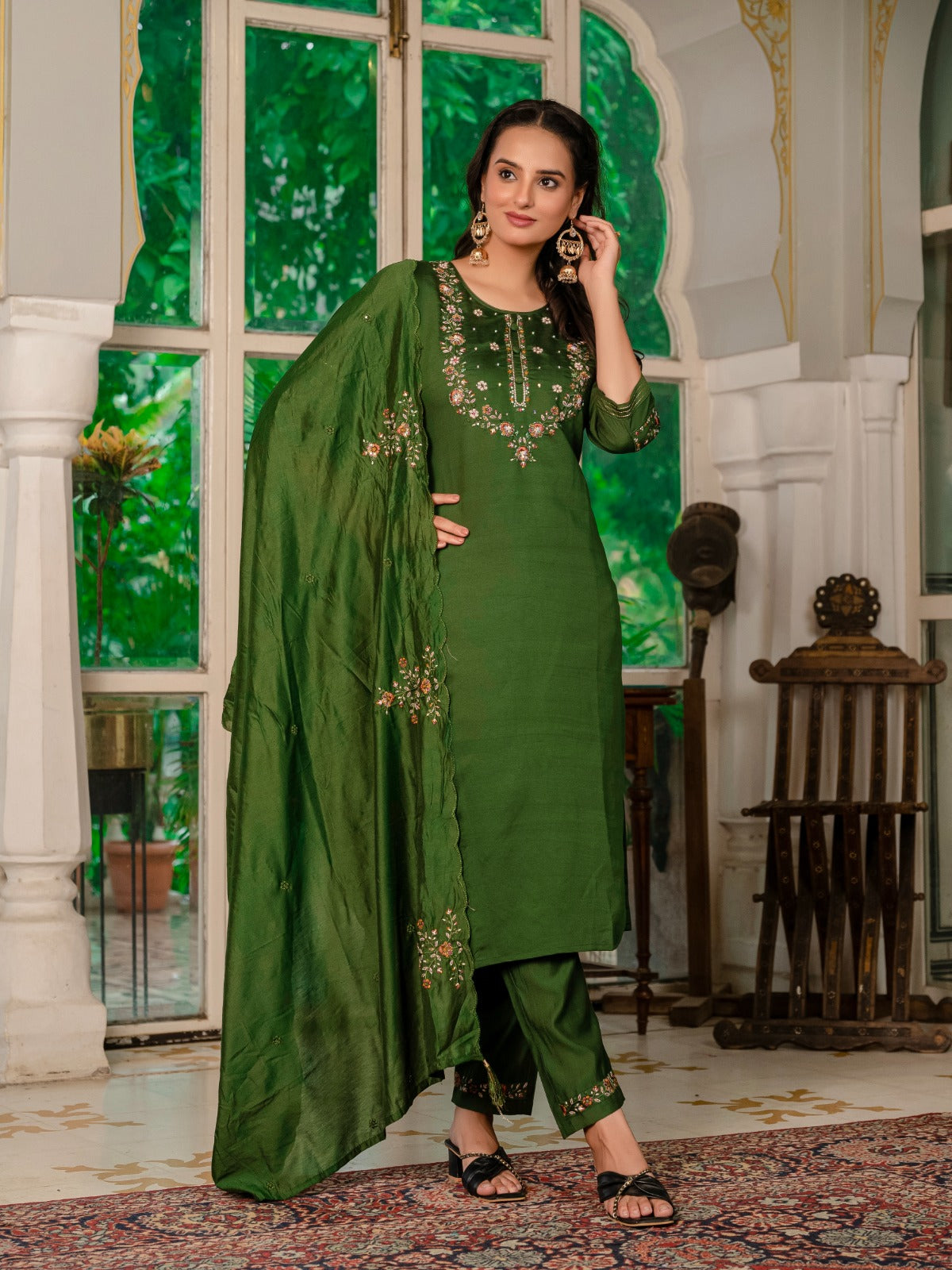 Elegant Embroidered Kurti Pant Set with Dupatta