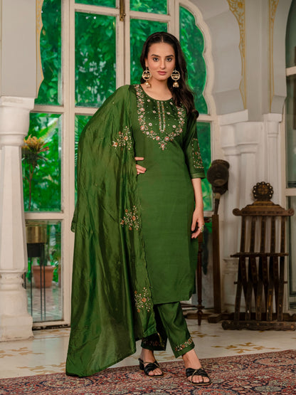 Elegant Embroidered Kurti Pant Set with Dupatta