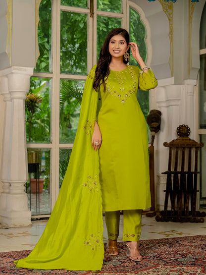 Elegant Embroidered Kurti Pant Set with Dupatta