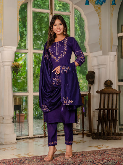 Elegant Embroidered Kurti Pant Set with Dupatta
