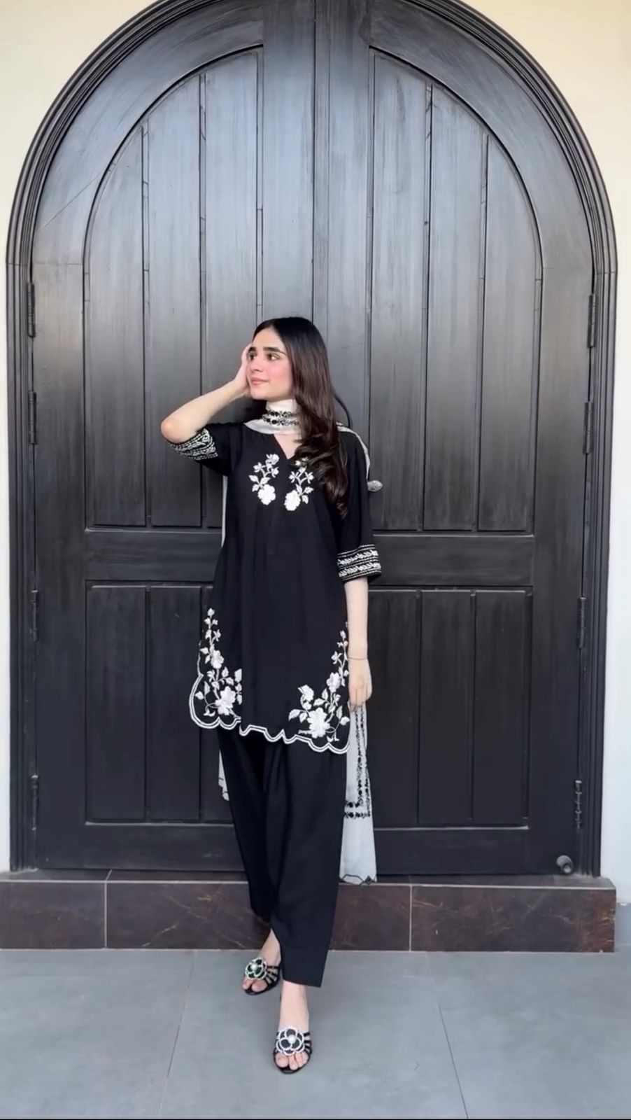 Elegant Farsi Salwar Suit Set with Embroidery Work