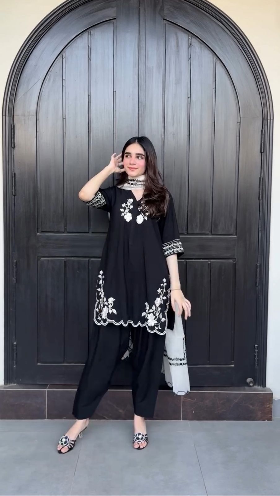 Elegant Farsi Salwar Suit Set with Embroidery Work