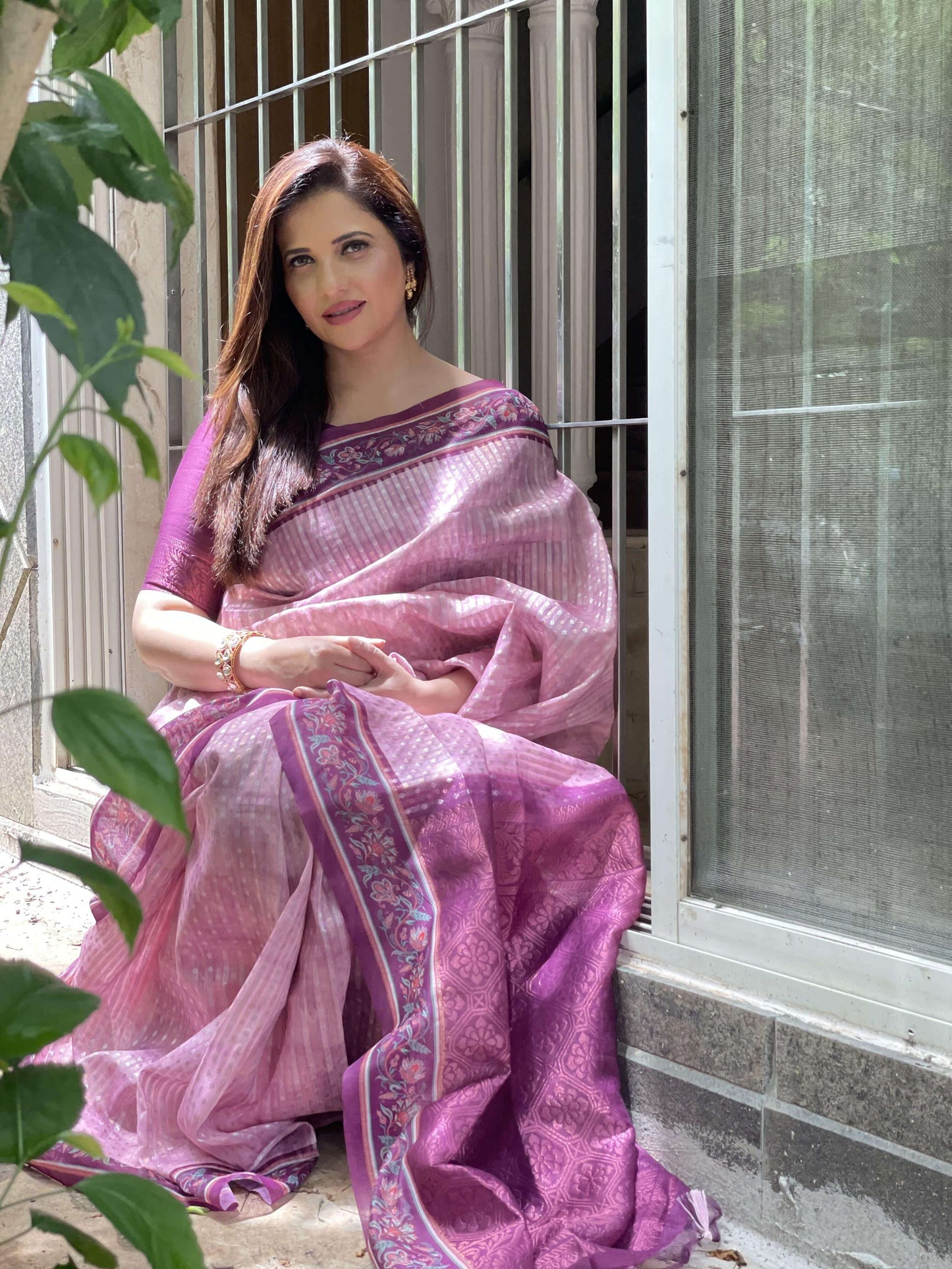 Soft Silk Saree with Zari Weaving Pattern for Women