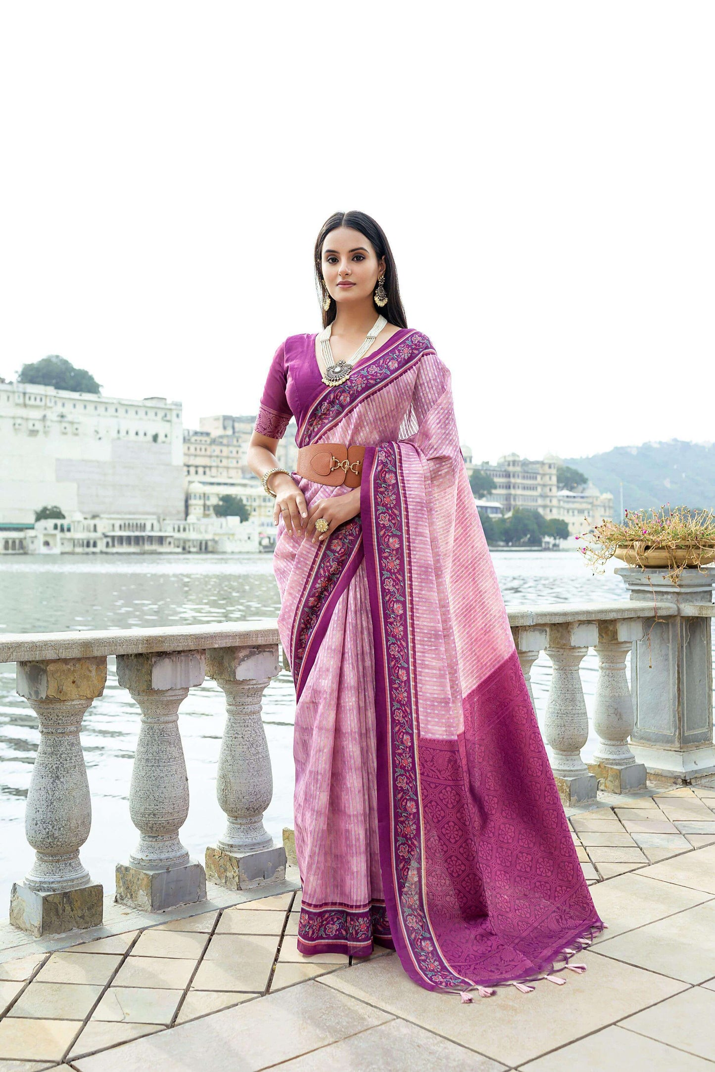 Soft Silk Saree with Zari Weaving Pattern for Women