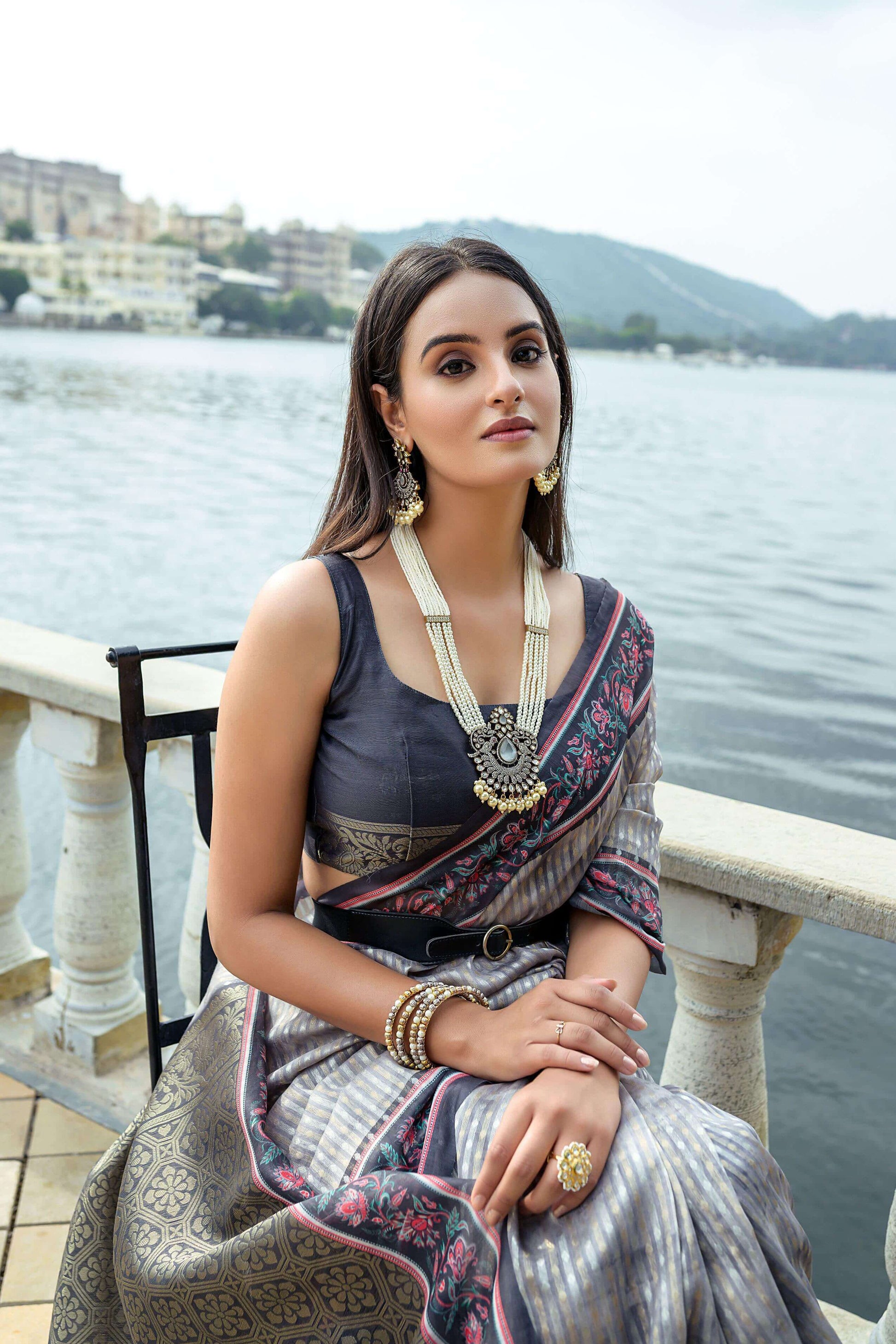 Soft Silk Saree with Zari Weaving Pattern for Women